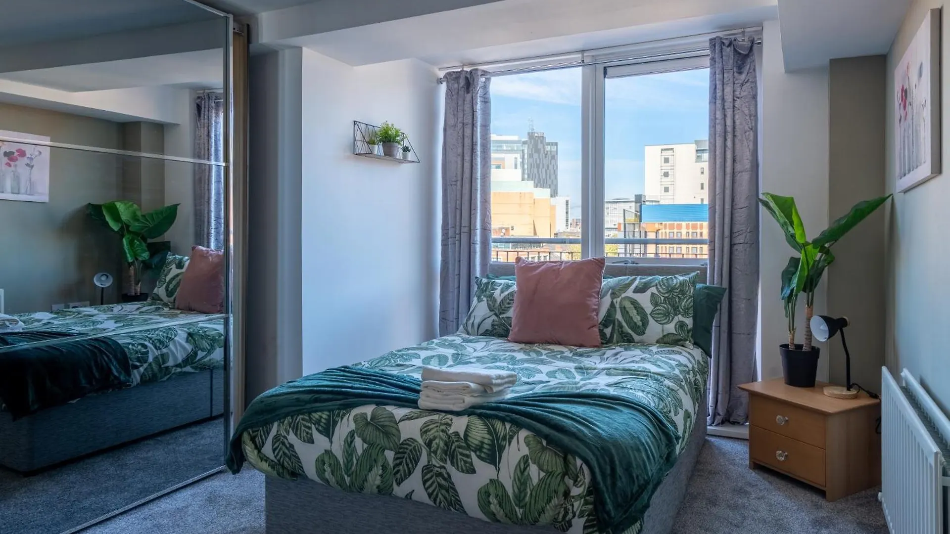 Movie House Executive Suite - Secure Free Parking Belfast